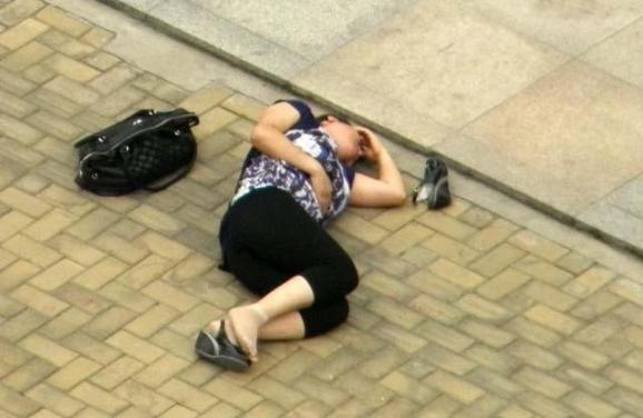 野蛮女人街头打架 发飙野蛮女人惹不起（图）