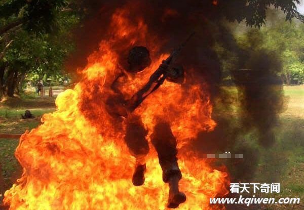 实拍泰国海豹部队的魔鬼训练全裸残虐现场(组图)